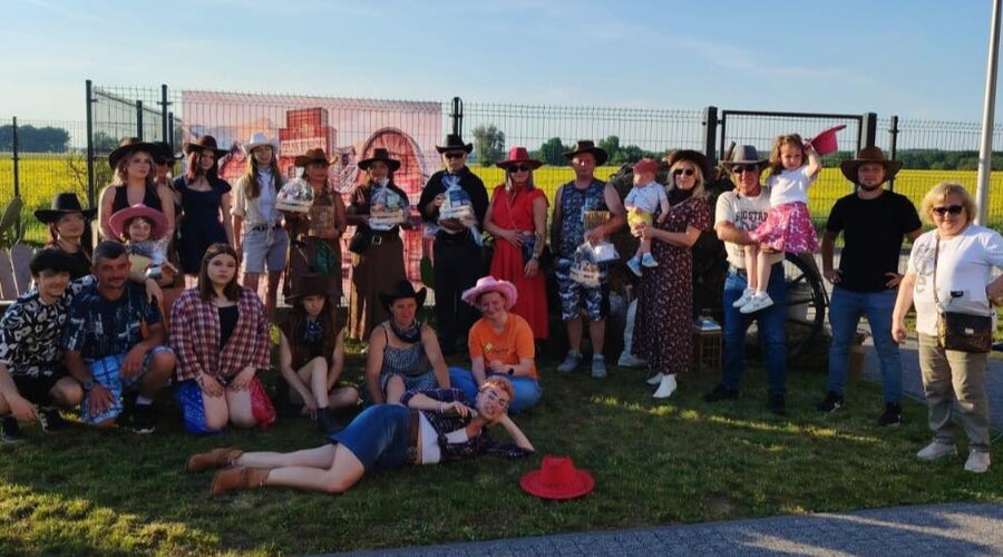 Obraz przedstawiający Piknik Rodzinny w stylu Dzikiego Zachodu w Zofiówce!